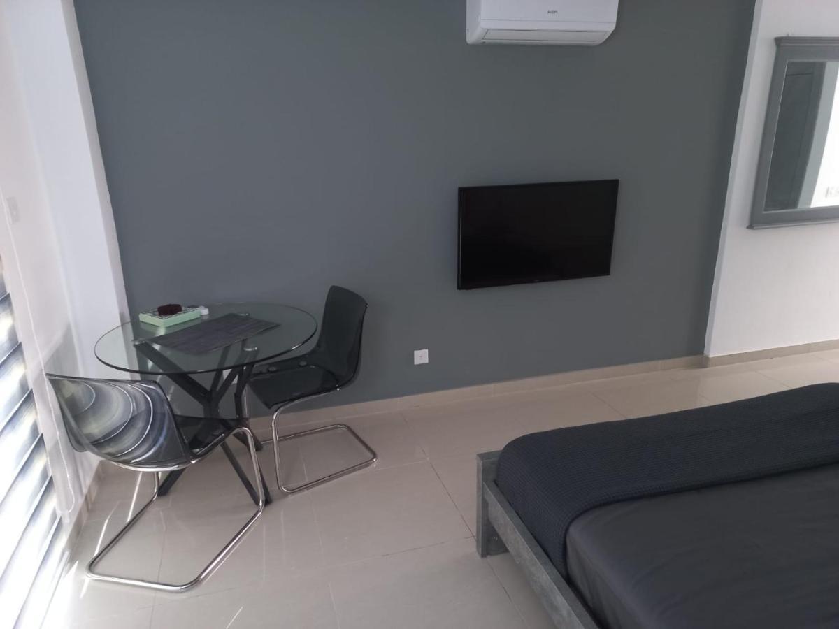 Modern Studio Apartment Armonia Court 파라림니 외부 사진