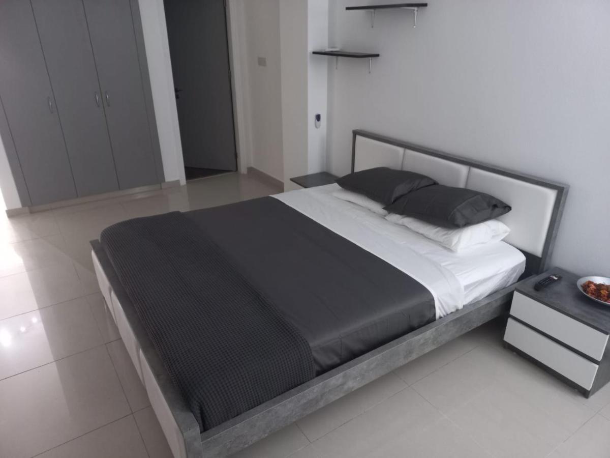 Modern Studio Apartment Armonia Court 파라림니 외부 사진