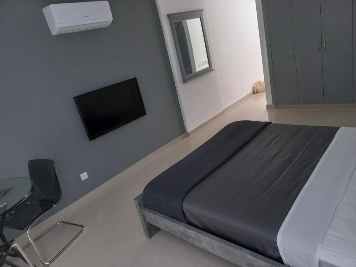 Modern Studio Apartment Armonia Court 파라림니 외부 사진