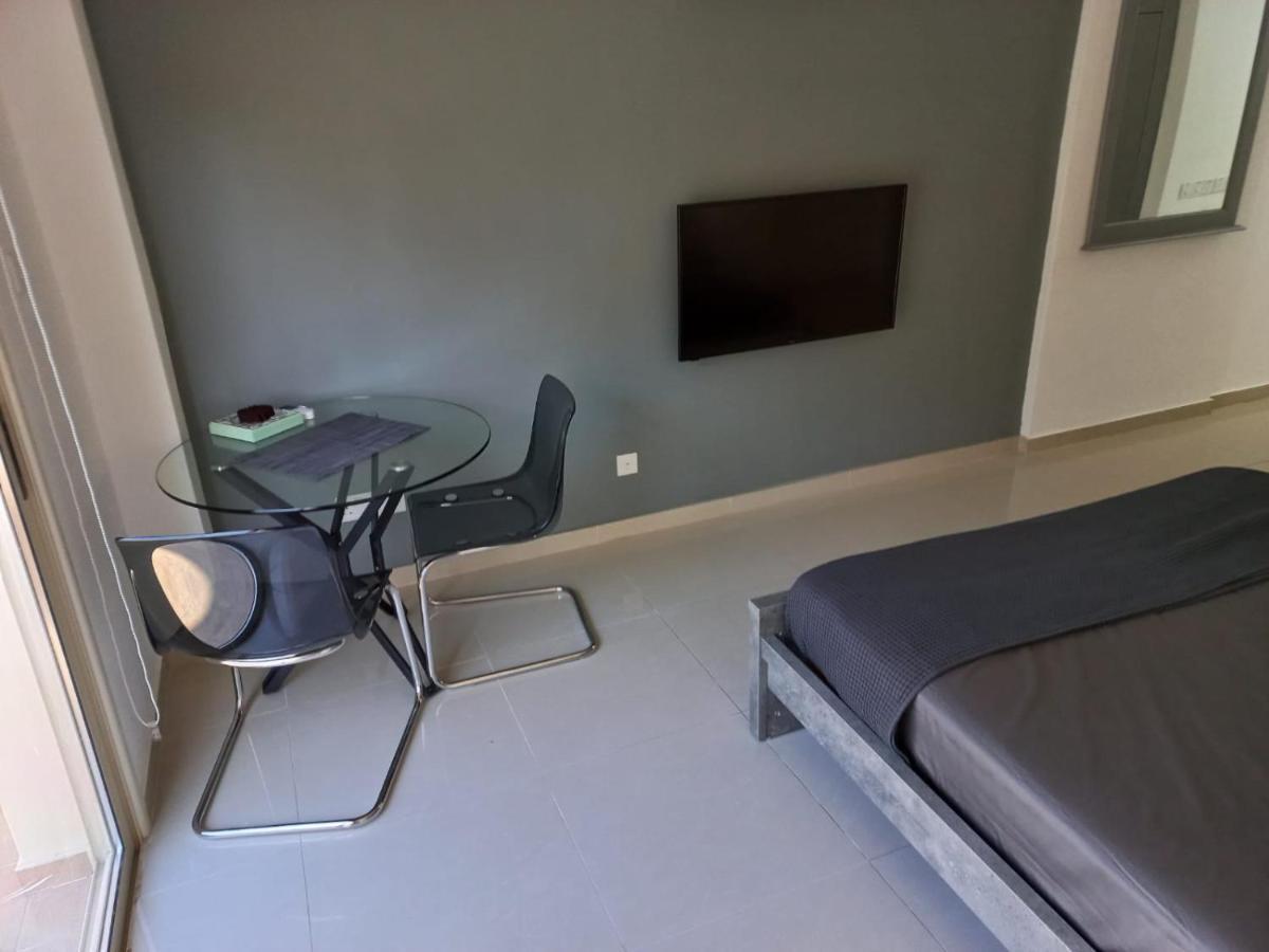 Modern Studio Apartment Armonia Court 파라림니 외부 사진