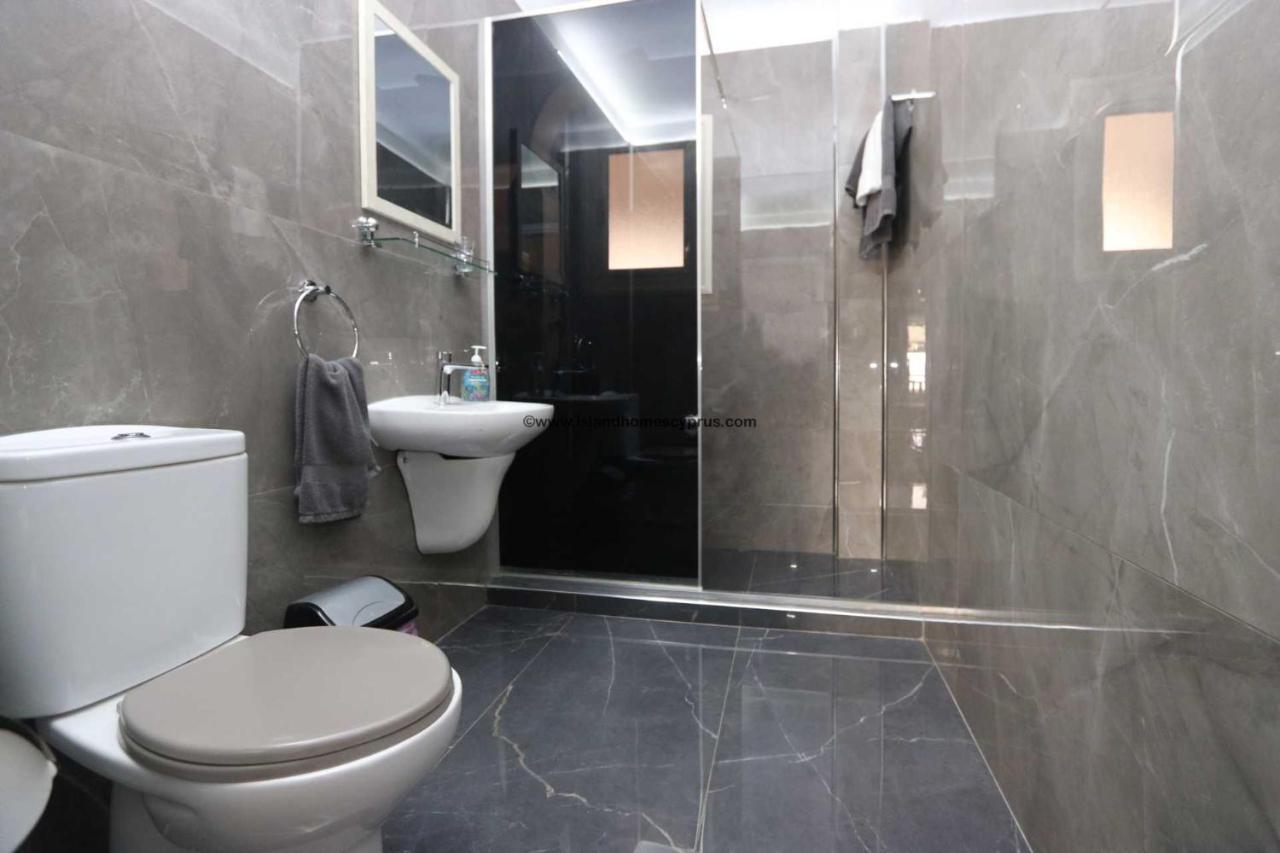 Modern Studio Apartment Armonia Court 파라림니 외부 사진